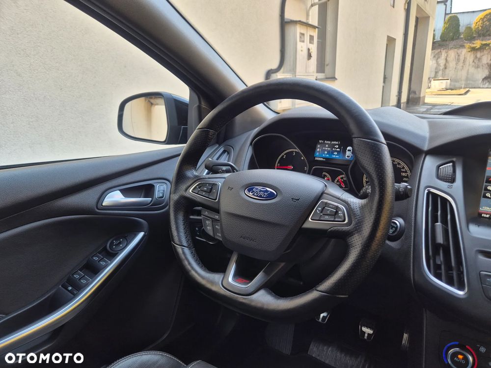 Ford Focus 2.0 TDCi ST mit Leder-Exclusiv-Paket - 24