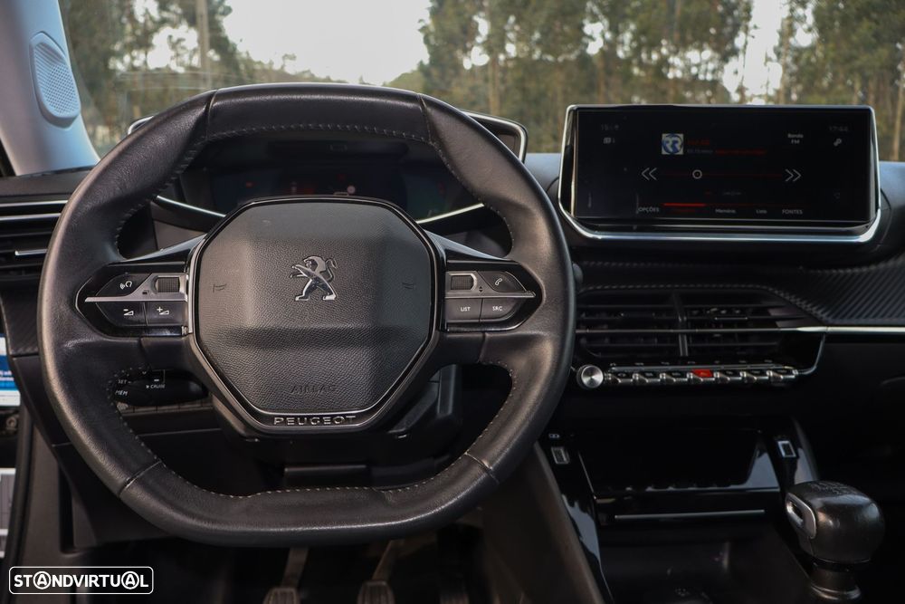 Peugeot 2008 1.2 PureTech Allure - 17