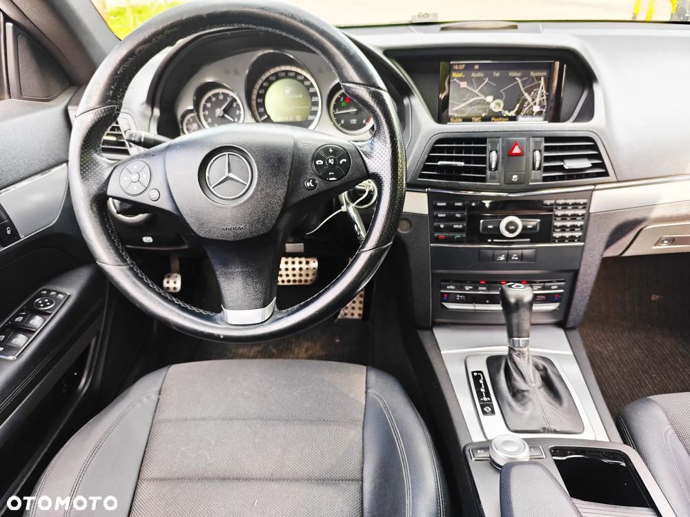 Mercedes-Benz Klasa E 220 CDI DPF BlueEFFICIENCY 7G-TRONIC Avantgarde - 27