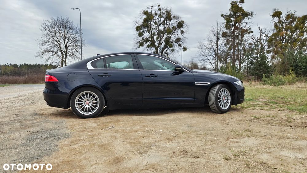 Jaguar XE 2.0 D Prestige - 6