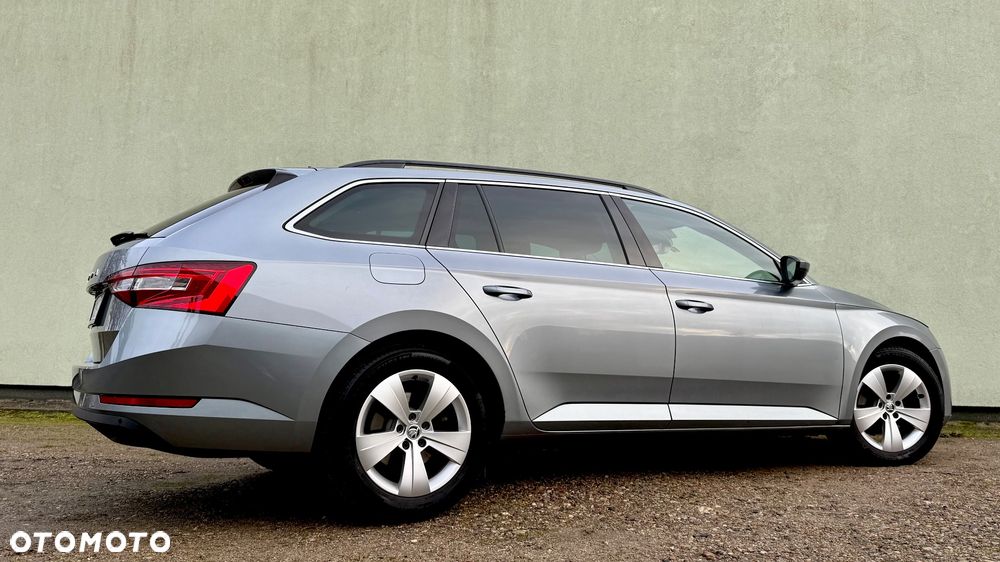 Skoda Superb 2.0 TDI DSG Premium Edition - 23