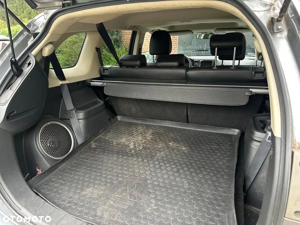 Mitsubishi Outlander 2.2 DID Intense + 4WD - 10