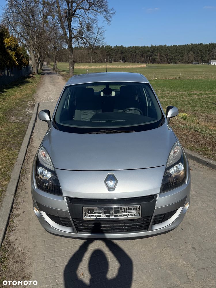 Renault Scenic dCi 110 EDC Paris - 2