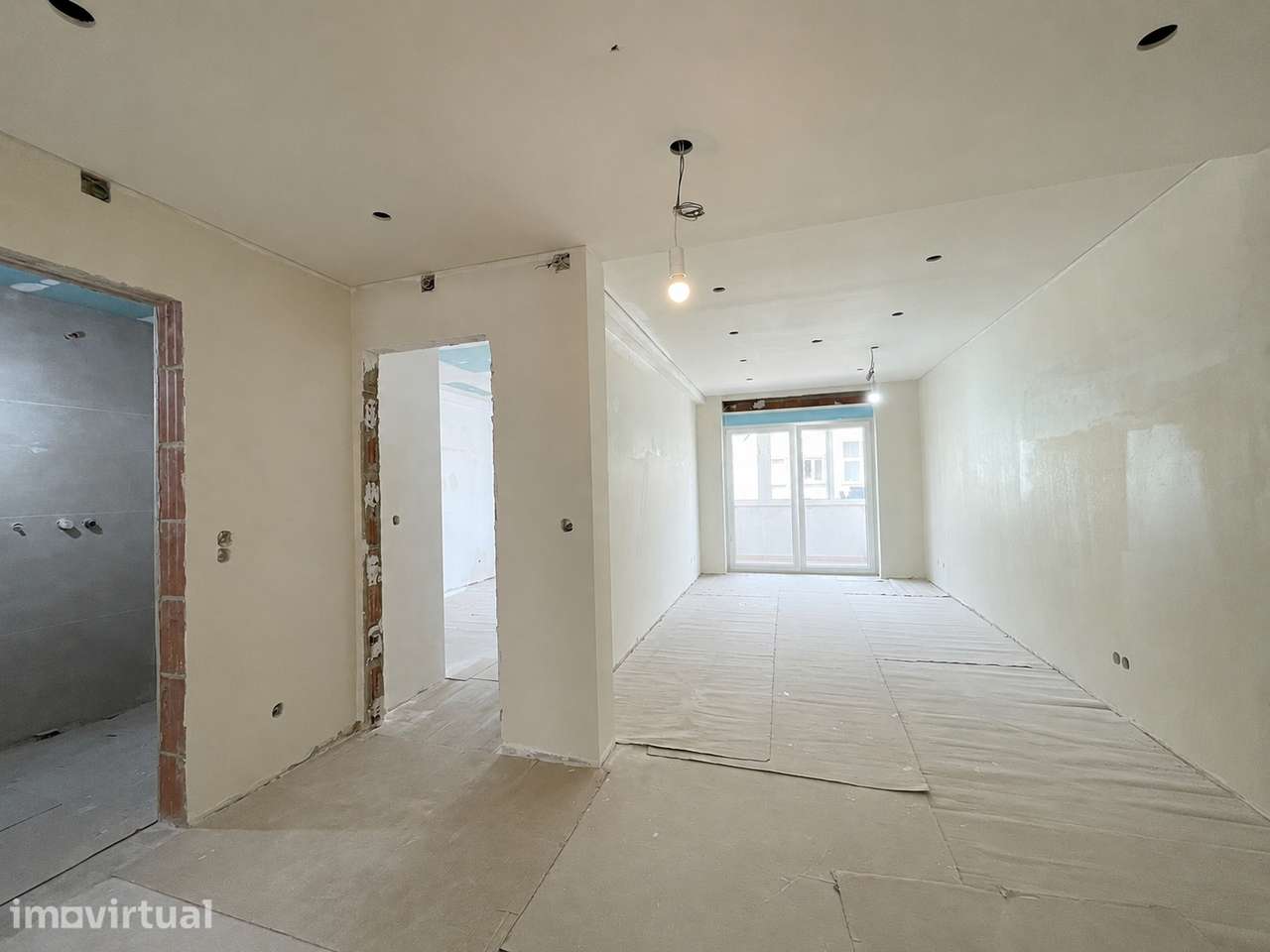 T2 remodelado a 10 min do metro e comboio - Grande imagem: 2/25