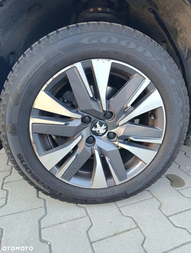 Peugeot 2008 BlueHDi 100 STOP & START Active - 13