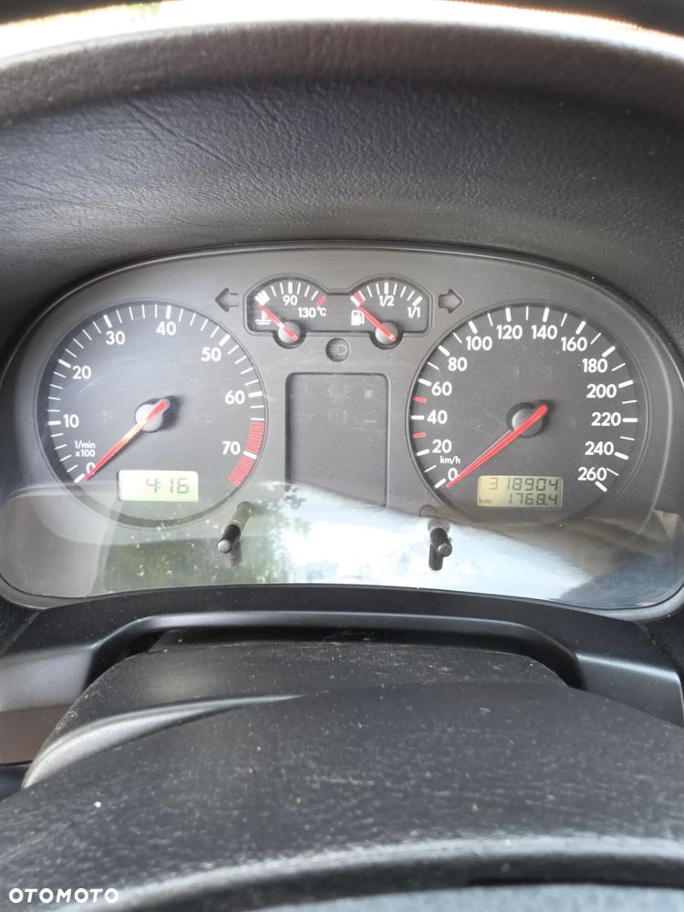 Volkswagen Golf 1.6 Comfortline - 30