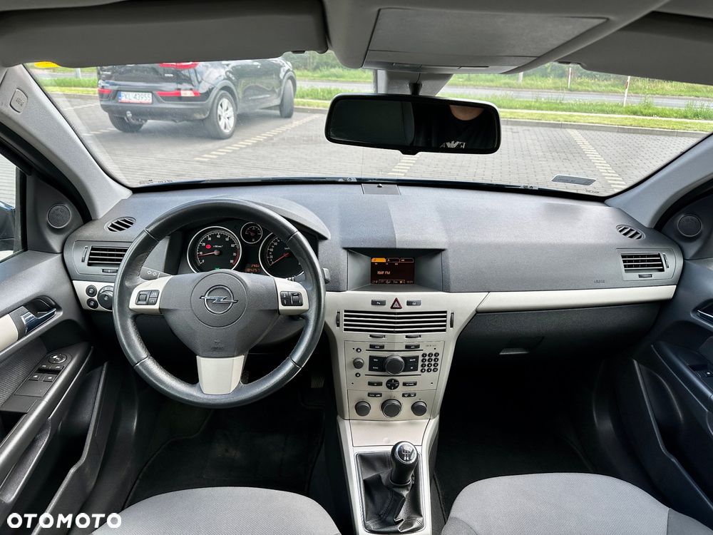 Opel Astra 1.6 NAVI - 24