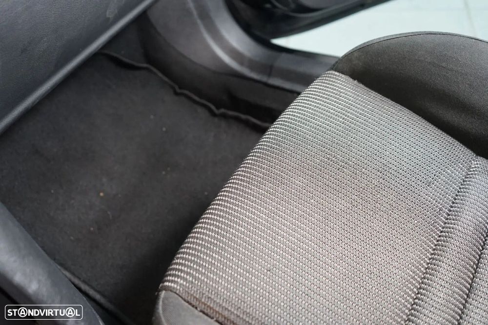Peugeot 407 - 35