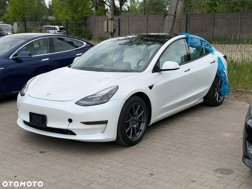 Tesla Model 3 - 3