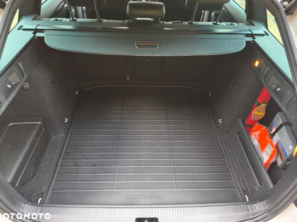 Skoda Octavia 2.0 TDI DSG RS - 34