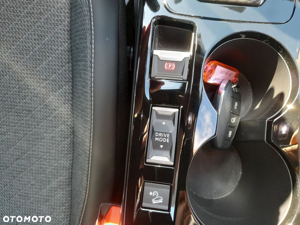 Peugeot 2008 1.2 PureTech Allure S&S EAT8 - 34