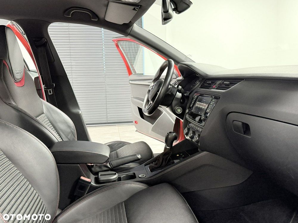 Skoda Octavia 2.0 TDI RS Challenge DSG - 30