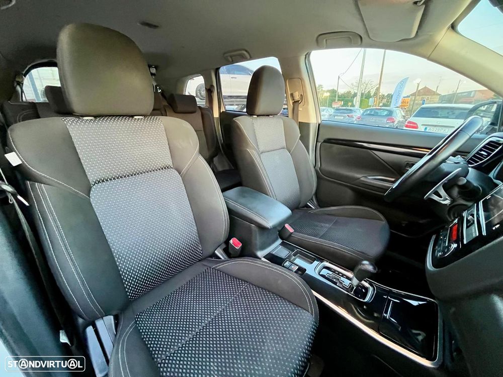 Mitsubishi Outlander 2.0 Kaiteki CVT - 14