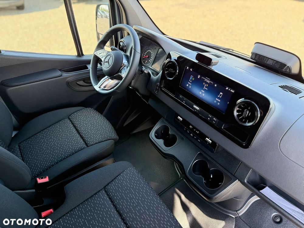 Mercedes-Benz Sprinter - 25