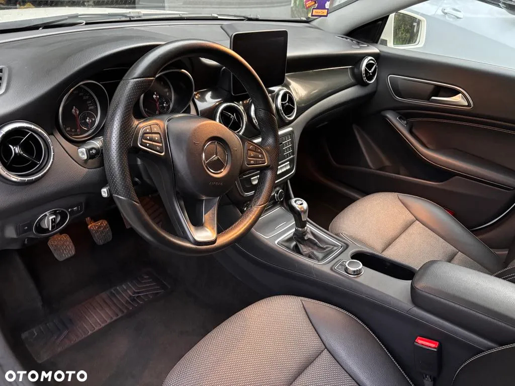 Mercedes-Benz CLA Shooting Brake 180 d - 8