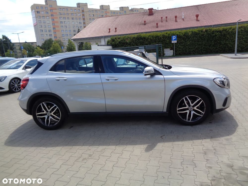Mercedes-Benz GLA 180 7G-DCT Activity Edition - 5