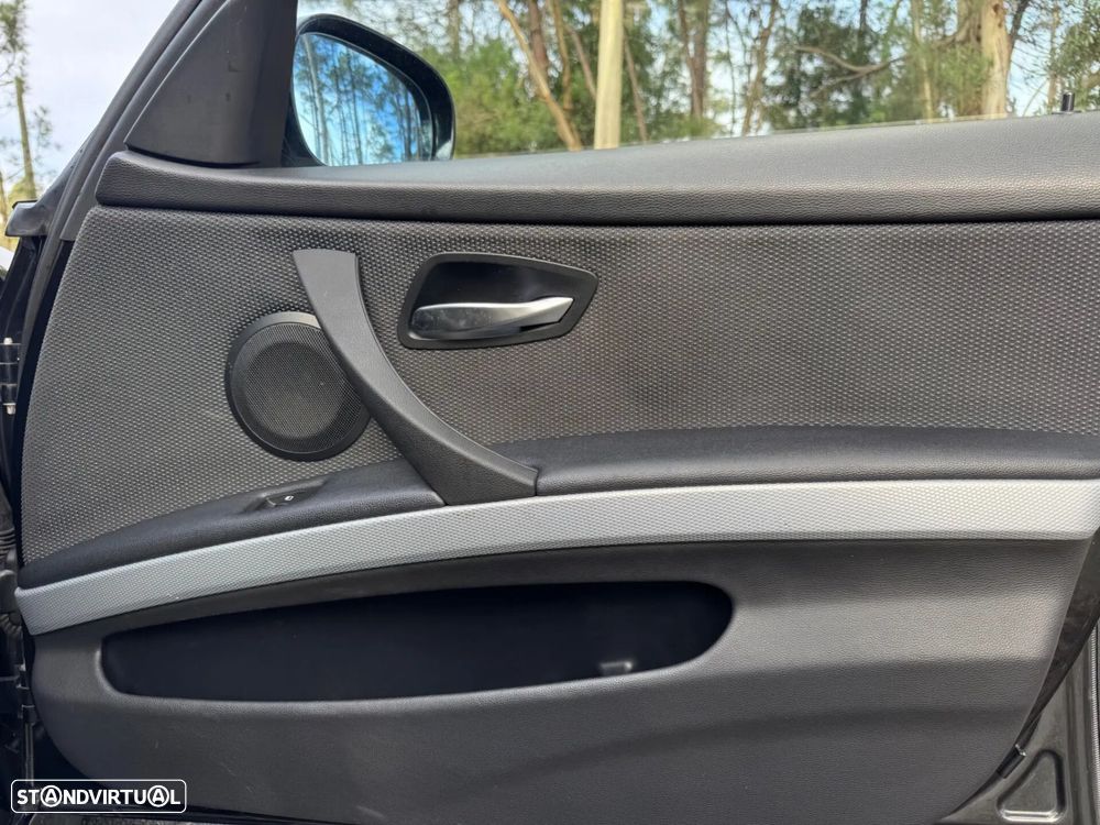 BMW 320 d Pack M - 34