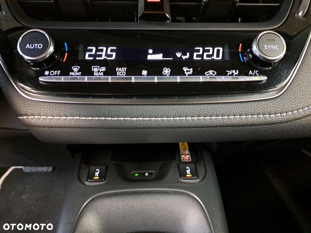 Toyota Corolla 1.8 Hybrid Comfort - 24