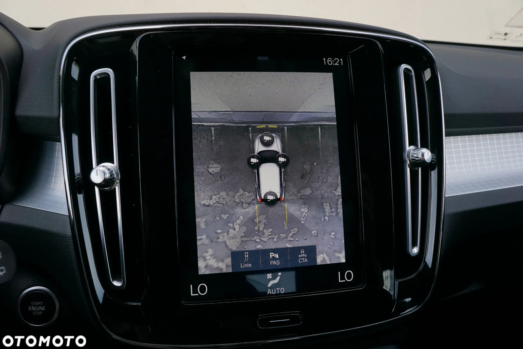 Volvo XC 40 T3 Momentum - 28