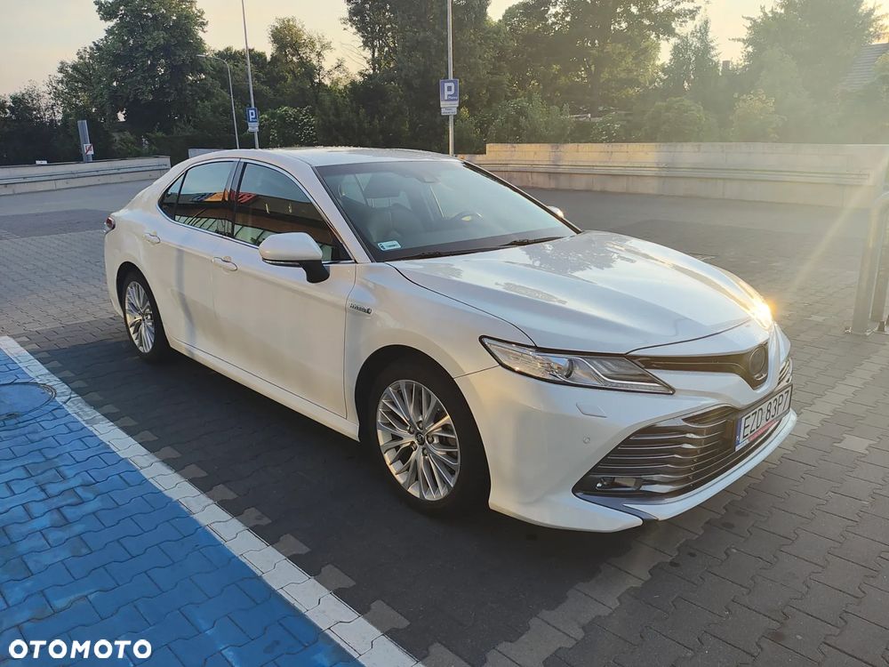 Toyota Camry 2.5 Hybrid Executive CVT - 1