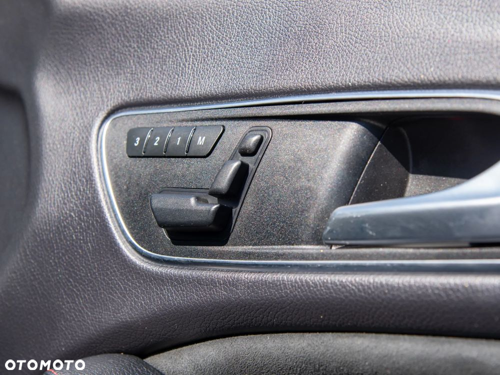 Mercedes-Benz CLA 250 4Matic 7G-DCT AMG Line - 25