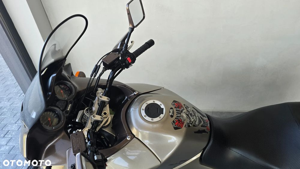 Suzuki V-STROM - 24