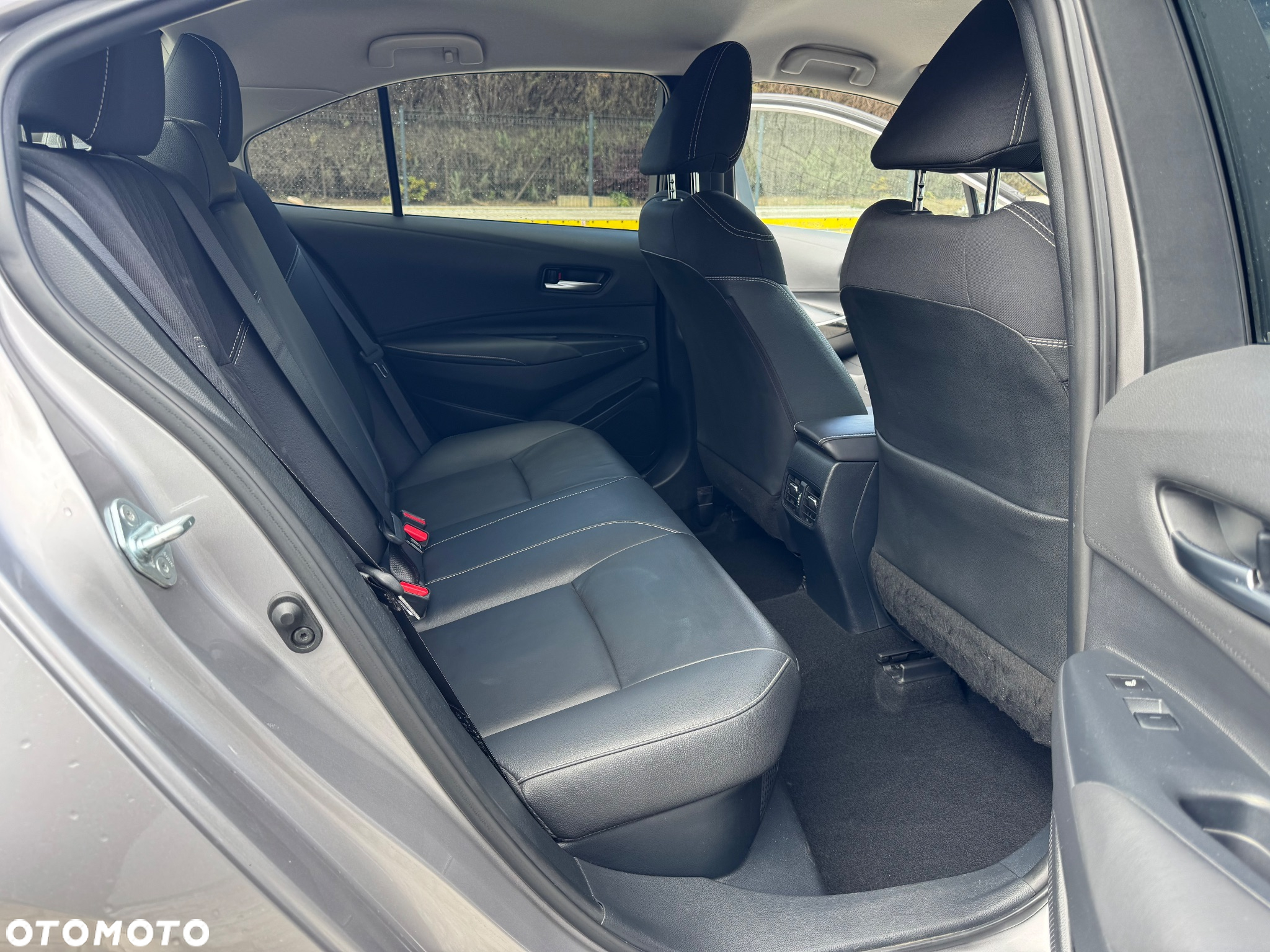 Toyota Corolla 1.8 Hybrid Executive - 32