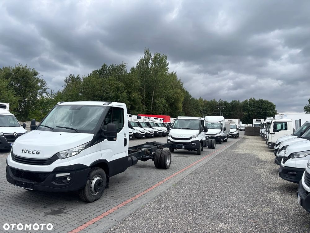 Iveco 70C17,,70C18,,70C15,,72C17,,50C17,,35C17,,35C15 PODWOZIE DO ZABUDOWY  WYWROTKA SKRZYNIA LADUNKOWA KONTENER CHLODNIA 70 SZTUK NA PLACU - 4