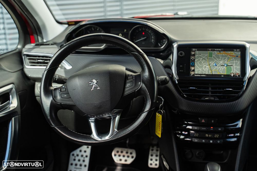 Peugeot 2008 1.2 PureTech Allure EAT6 - 18