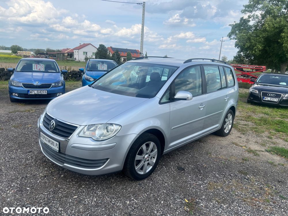 Volkswagen Touran - 4