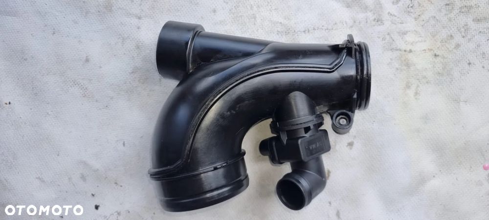 Rura intercoolera 05L129635A - 1
