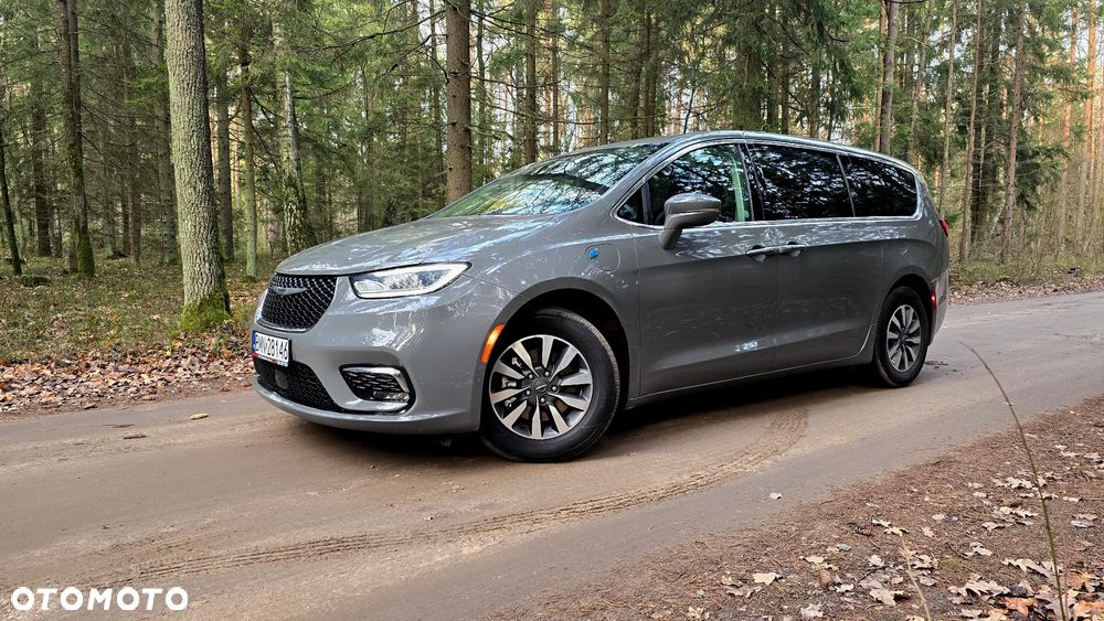 Chrysler Pacifica - 17