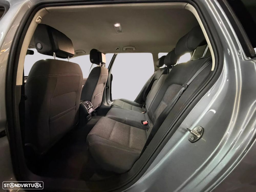 VW Passat 1.6 TDI Business DSG - 30