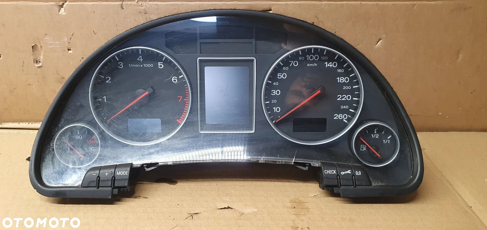 Licznik zegary Audi A4 B6 2.0 FSI Automat 8E0920930 - 1
