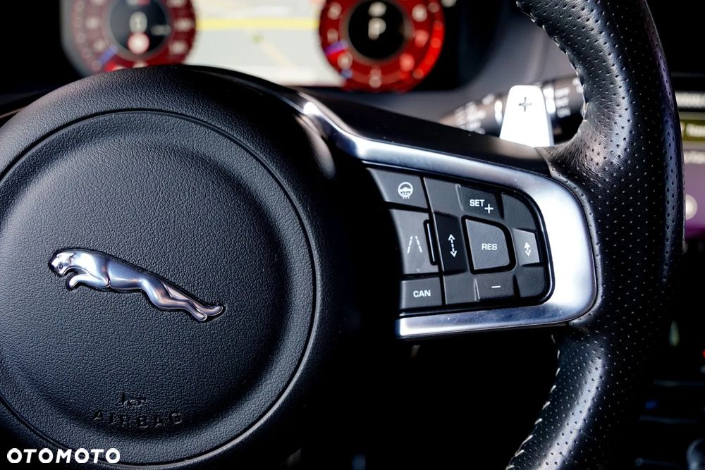 Jaguar F-Pace 5.0 V8 S/C AWD SVR - 31