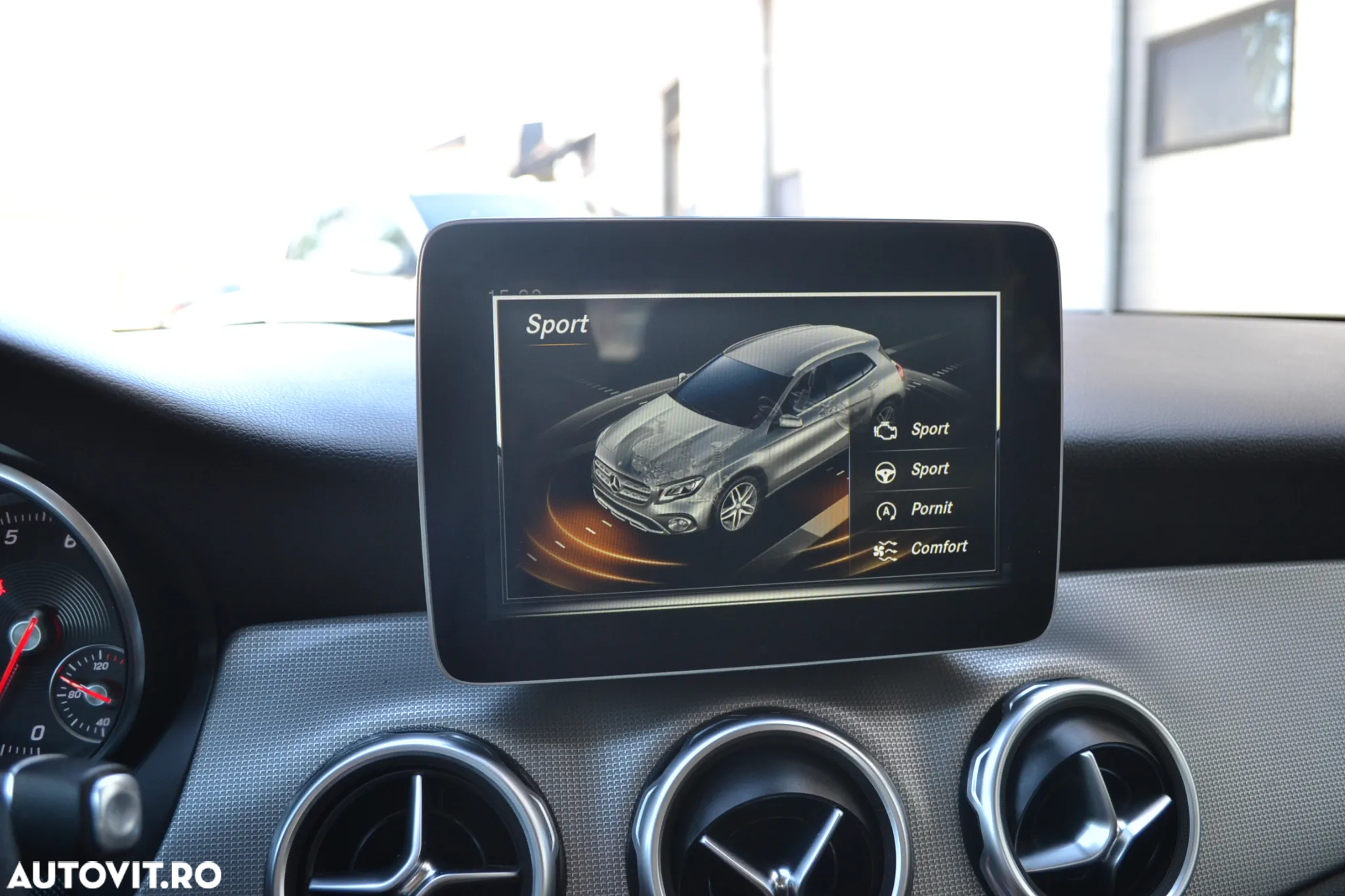 Mercedes-Benz GLA 200 7G-DCT Urban - 23