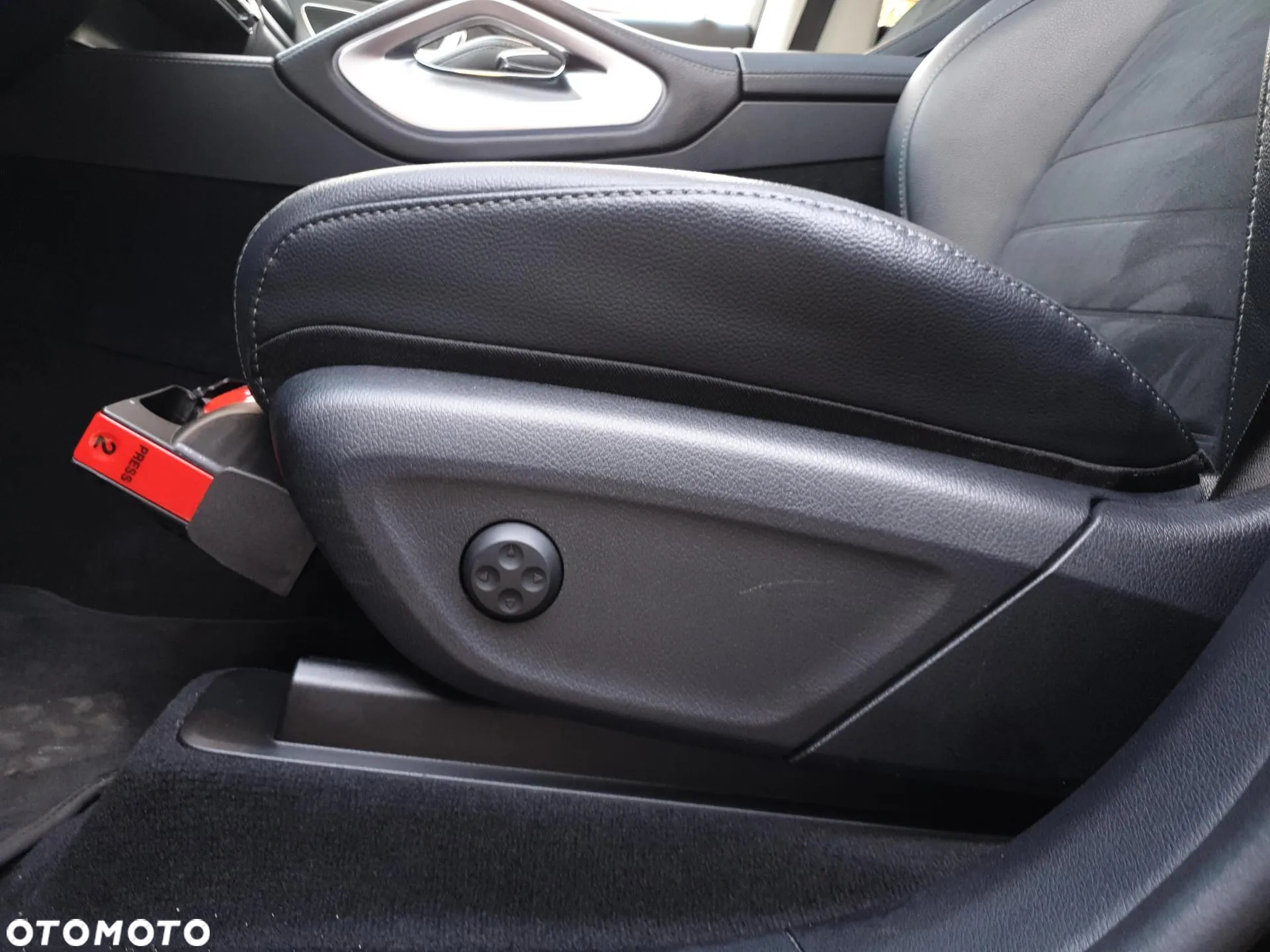 Mercedes-Benz GLE 300 d 4-Matic - 28