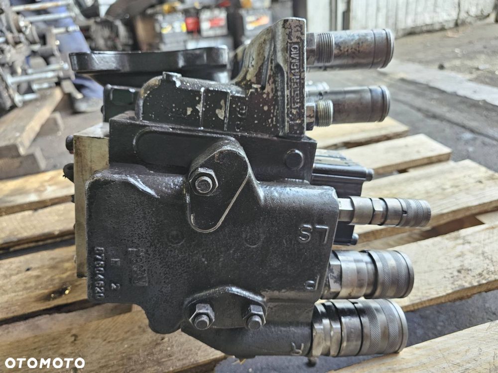 ROZDZIELACZ STEYR 6230 CVT T7 PUMA - 2