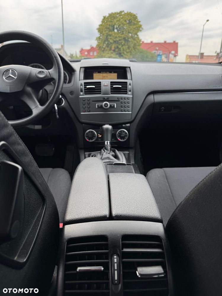 Mercedes-Benz Klasa C 180 BlueEFFICIENCY 7G-TRONIC Elegance - 25