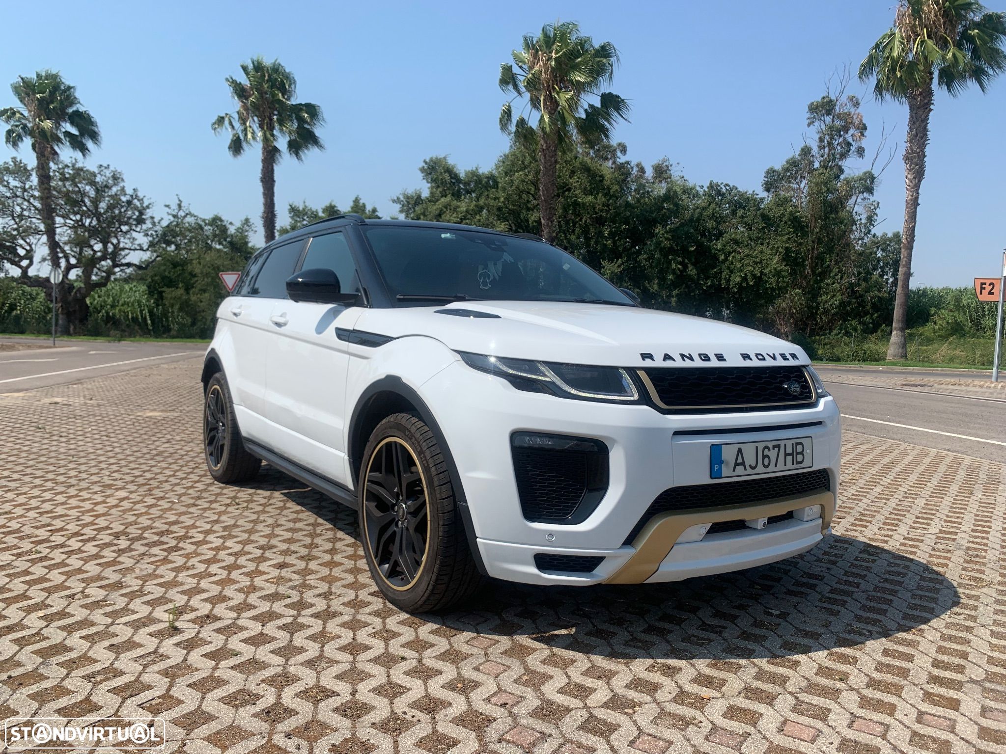 Land Rover Range Rover Evoque 2.0 TD4 SE Dynamic Auto - 1