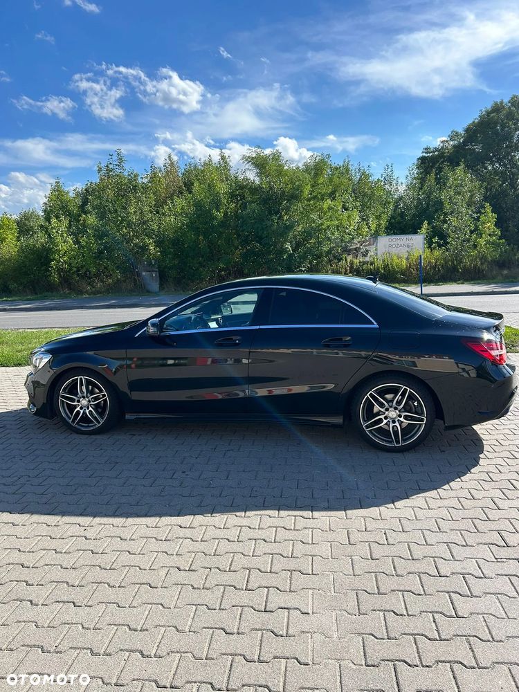 Mercedes-Benz CLA 200 7G-DCT Urban - 4