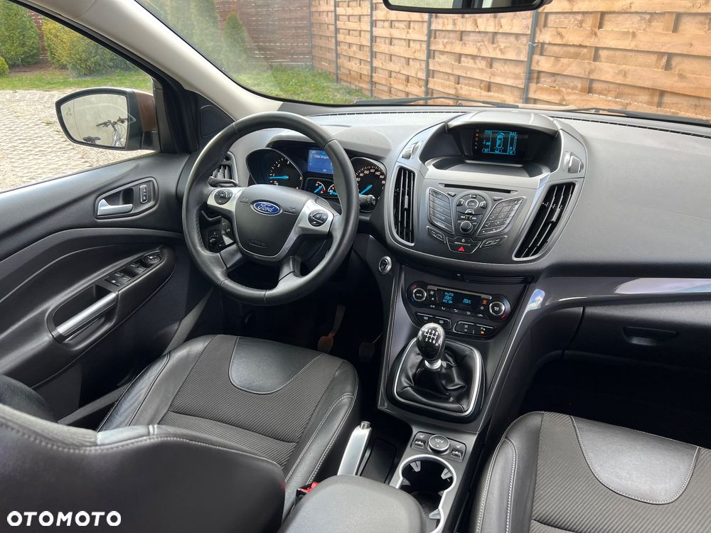 Ford Kuga 2.0 TDCi 2x4 Titanium - 14