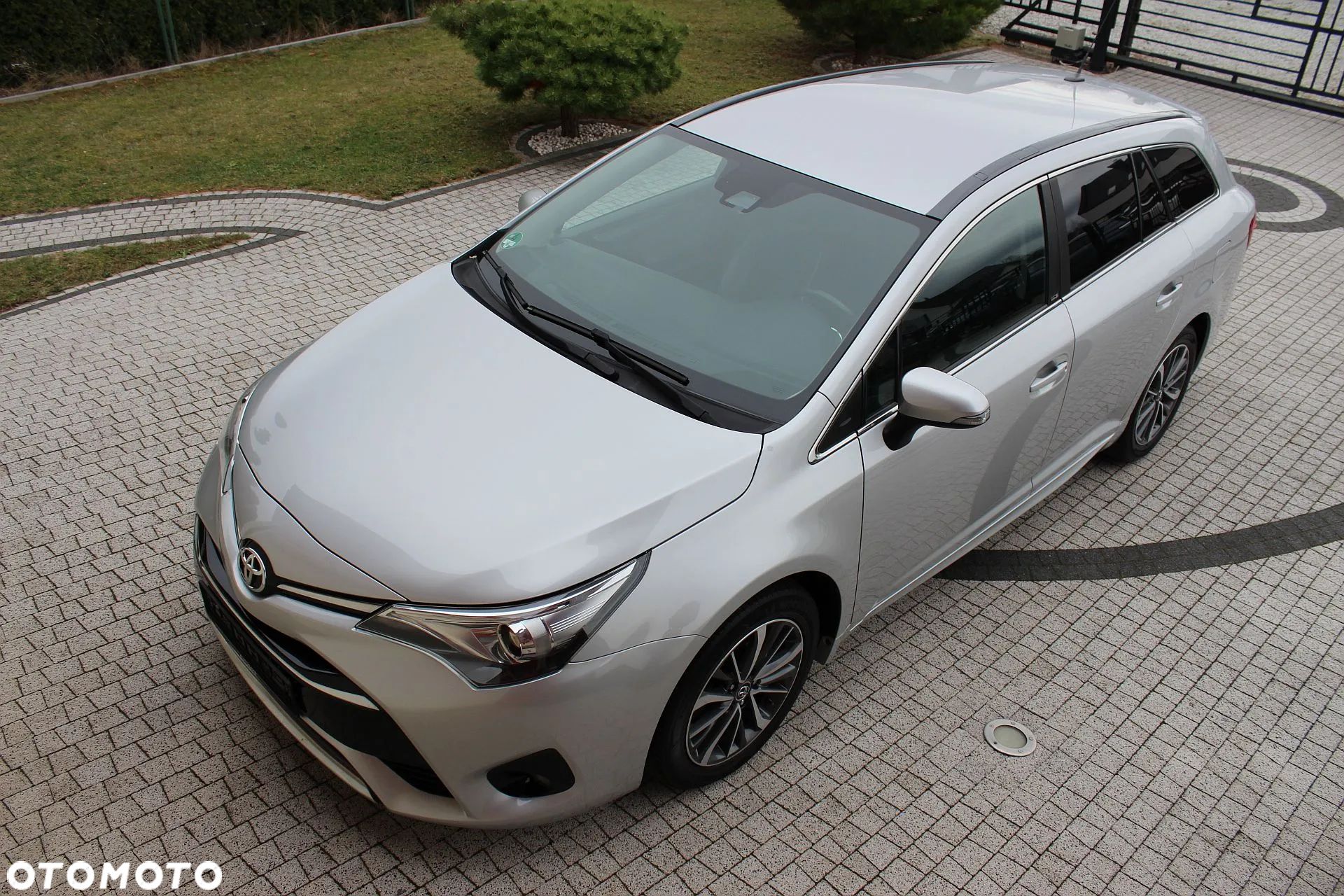 Toyota Avensis 2.0 D-4D Selection - 1