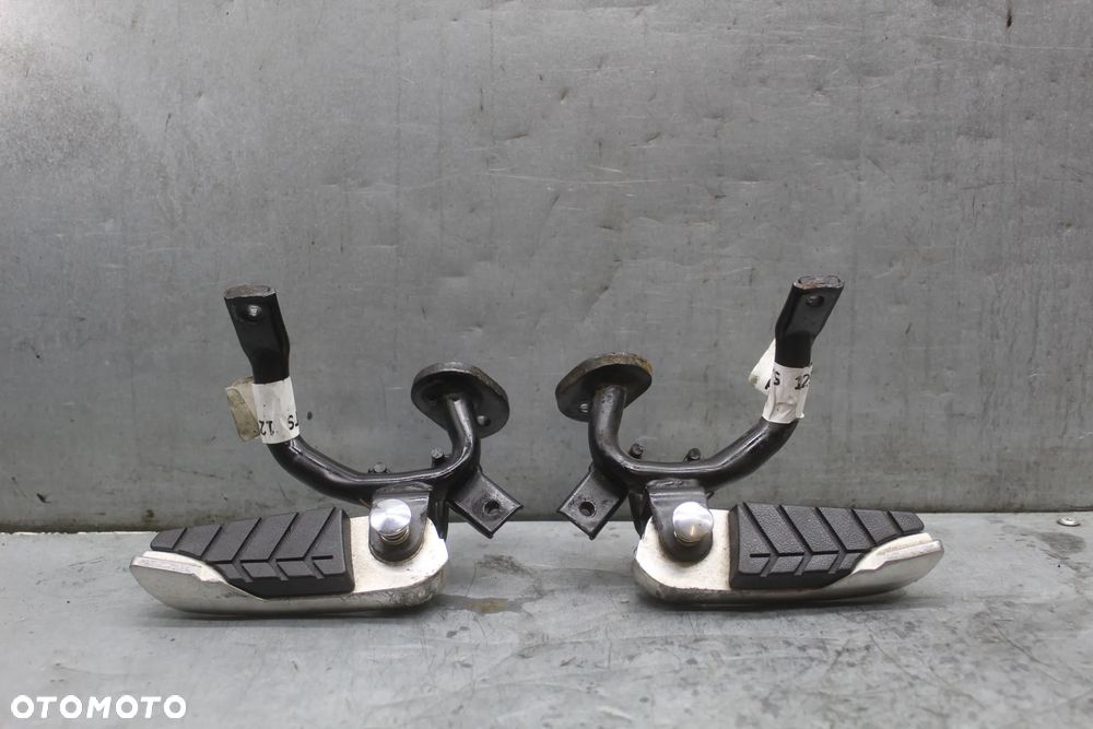 Sym GTS 125 Set sety podnóżki podnóżek lewy prawy pasażera - 1