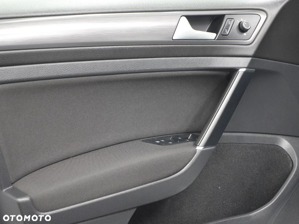 Volkswagen Golf 1.6 TDI SCR DSG Comfortline - 19