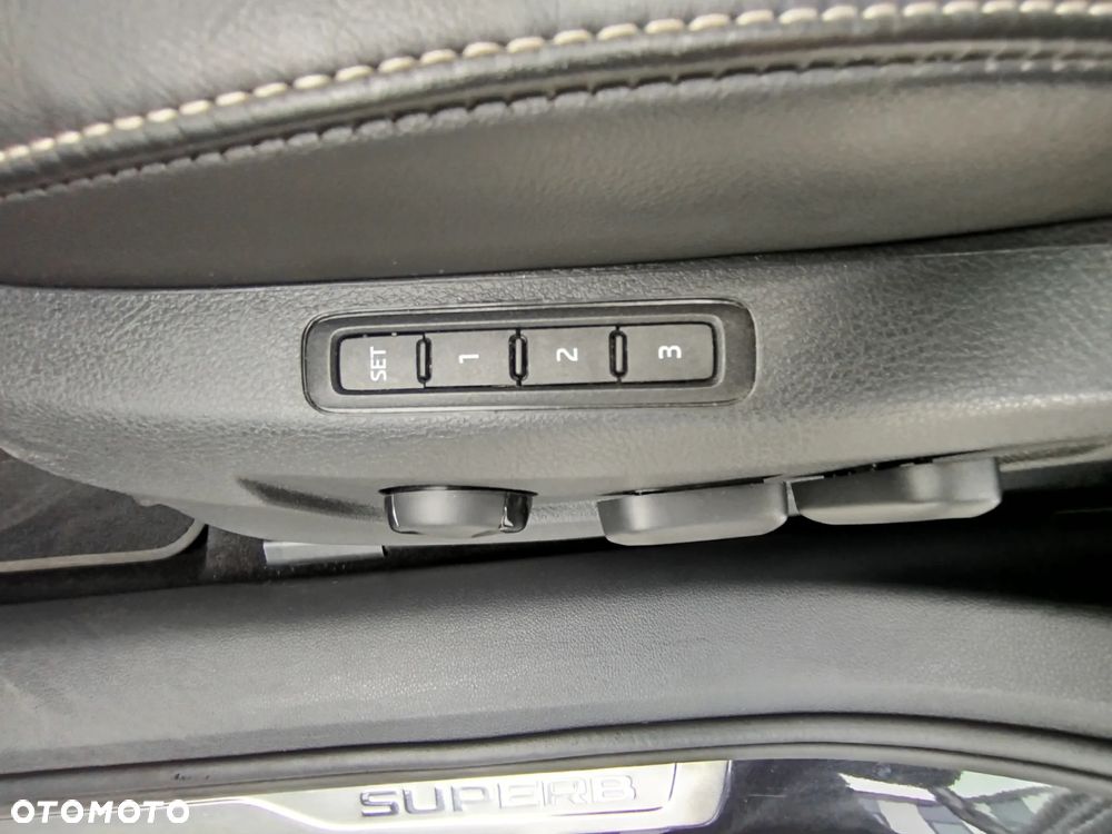 Skoda Superb 2.0 TDI SCR L&K DSG - 26