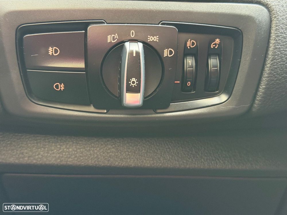 BMW 218 Active Tourer d Advantage - 36