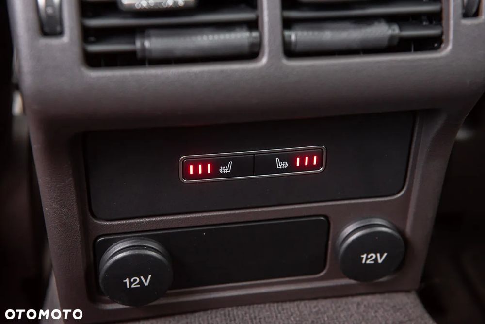 Jaguar XF 20d Sportbrake Portfolio - 29