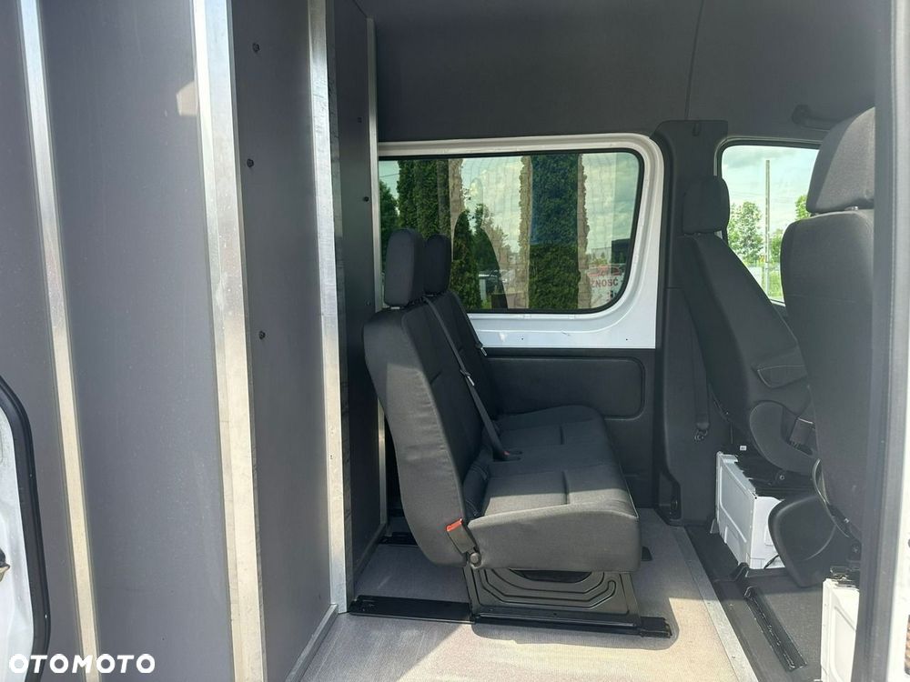 Mercedes-Benz Sprinter - 14