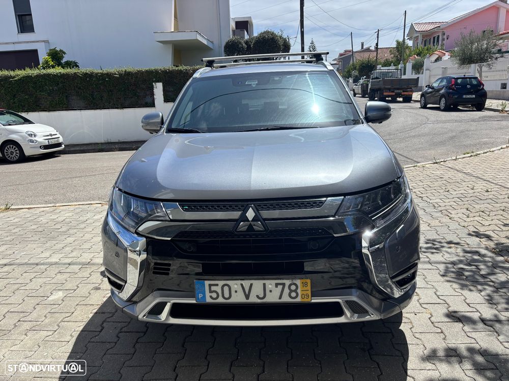 Mitsubishi Outlander - 2